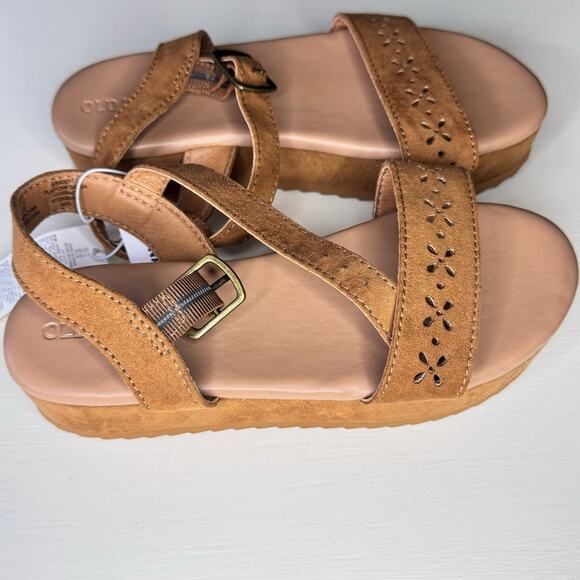 Old Navy Girls Ankle Strap Flower Cut Out Design Cognac Platform Sandals Sz 1Y - Picture 1 of 9